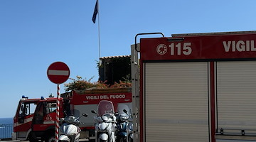 Incendio nei pressi dell’hotel Il San Pietro di Positano, nessun danno alla struttura