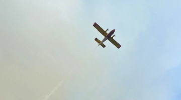Incendio sul Vesuvio, attivati 8 mezzi aerei 