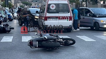 Incidente a Maiori: scontro tra due motocicli, investiti un adulto e una bambina