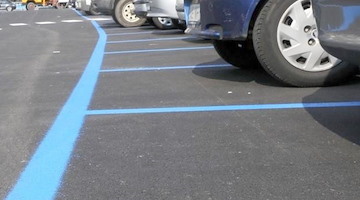 Ischia, da oggi si paga la sosta sulle strisce blu con l’app Telepass