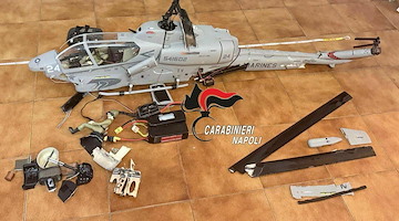 Ischia, elicottero radiocomandato da 8 chili precipita in centro: tragedia sfiorata 