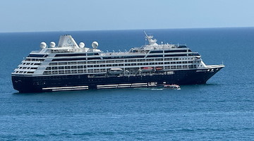 L'Azamara Journey inaugura la stagione 2025 con il suo arrivo in Costiera Amalfitana