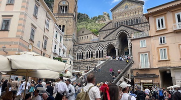 La Costa d'Amalfi conquista gli Oscar del turismo italiano: è la destinazione più amata dagli stranieri in vacanza in Italia