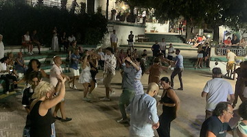 “Latin Night”: ritmo caraibico e divertimento al porto turistico di Cetara