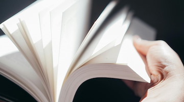 Libri, Tonia Cardinale presenta “Le pure stelle” a Scala