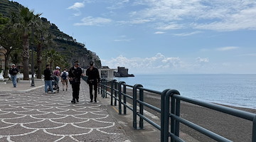 Maiori, controlli dei Carabinieri agli stabilimenti balneari: sicurezza e assunzioni in regola