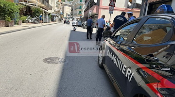 Maiori, lite per un sorpasso si trasforma in aggressione con coltello 