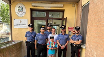 Martina, il girasole e l’abbraccio all’Arma: “Grazie per quello che fate”