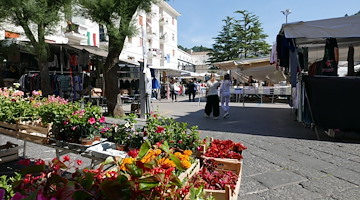 Mercato settimanale a Maiori: trovato l'accordo tra Comune e ambulanti