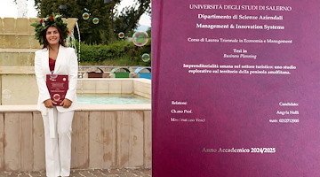 Minori, Angela Nolli si laurea con il massimo dei voti in Economia e Management