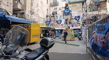 Napoli, controlli a Largo Maradona: coperte attività abusive, occupazioni irregolari di suolo pubblico e furto di energia