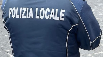 Napoli, donna colpita alla testa da una barra di ferro: denunciato il responsabile del cantiere