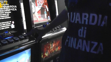Napoli, esercizio abusivo di attività di giochi e scommesse: 9 misure cautelari 