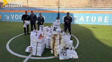 Napoli, Finanza dona beni sequestrati alla Fondazione “A’ Voce d’e Creature” di Don Luigi Merola