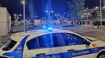 Napoli, investito uomo di 80 anni: si cercano i responsabili