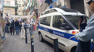 Napoli, lotta all'abusivismo commerciale al "Largo Maradona": esercenti convocati per percorso regolarizzazione