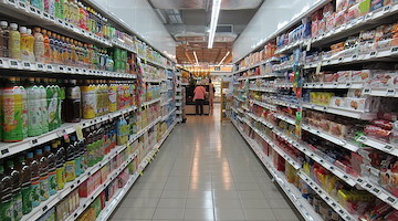 Napoli, ruba in un supermercato e spinge a terra l'addetto al servizio antitaccheggio: arrestato 52enne 