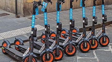 Napoli, scattano sanzioni per i conducenti di monopattini elettrici: accertate 27 infrazioni 