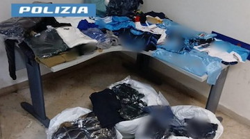 Napoli, sorpreso con numerosi capi di note “griffe” contraffatti: denunciato 39enne 