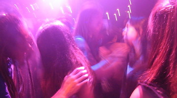 Night club sotto sequestro a Roma: scoperta casa di prostituzione mascherata da associazione culturale