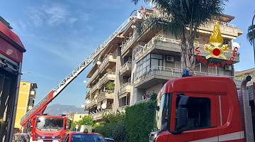 Nocera Inferiore, incendio in un sottotetto: intervengono i Vigili del Fuoco