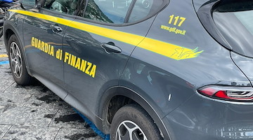Oltre 18mila prodotti contraffatti sequestrati a Napoli: sei denunce e dieci segnalazioni