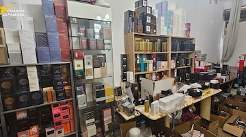 Oltre 6.000 prodotti contraffatti e pericolosi: smantellata rete di vendita online nel Barese