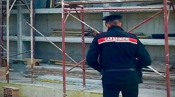 Opificio sequestrato per sversamento incontrollato di rifiuti: la scoperta a San Felice a Cancello 