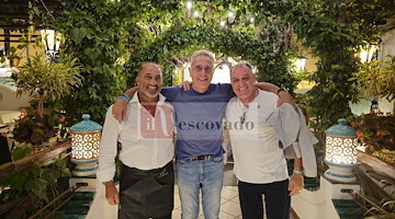 Paolo Bonolis accolto come un amico di vecchia data nella “città del gusto”: cena al Giardiniello