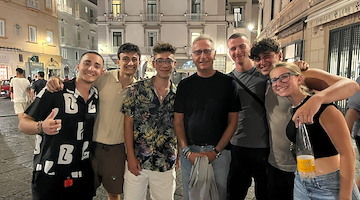 Passeggiata ad Amalfi per Paolo Bonolis, stasera protagonista a Minori con Gigi Marzullo