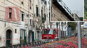 Paura a Maiori: asse di legno cade da un'impalcatura in Corso Reginna