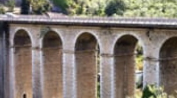 Paura a Vico Equense, giovane tenta di lanciarsi dal ponte di Seiano: salvato da 2 agenti fuori servizio 