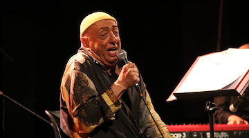 Peppe Barra in concerto a Salerno, tra emozioni e ricordi