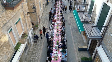 Pollica celebra i 15 anni della Dieta Mediterranea Patrimonio UNESCO con una tavolata di 500 posti