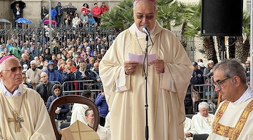 Pompei, dal Santuario un grido di pace nella Supplica alla Madonna