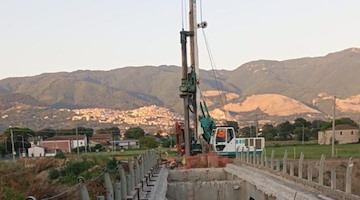 Ponte Tanagro, stop ai lavori? La Provincia chiarisce: “Cantiere attivo e prove di carico superate”