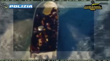 Portava in Italia 70 migranti su una barca di 10 metri: arrestato ad Agrigento lo scafista 