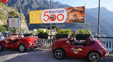 Positano accoglie la XIV edizione del Raduno delle 500 storiche: entusiasmo e amicizia tra 150 partecipanti