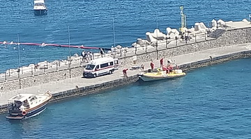 Positano, malore in spiaggia a Laurito: turista americano soccorso e trasferito via mare ad Amalfi