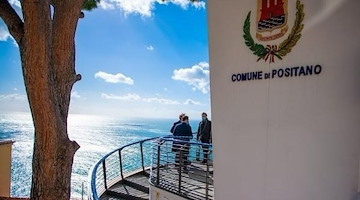 Positano, si riunisce il Consiglio Comunale: nell'ordine del giorno le dimissioni di Russo, spiagge e barriere architettoniche