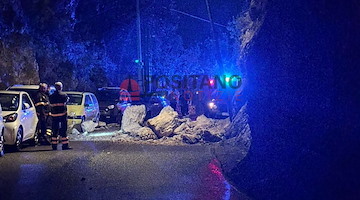 Positano, smottamento nella notte sulla strada per Montepertuso: intervengono i Vigili del Fuoco