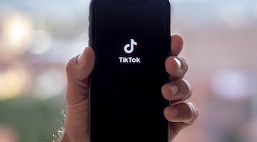 Propaganda jihadista su TikTok: nel Salernitano 33enne finisce ai domiciliari con braccialetto elettronico