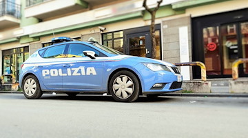 Rapina negozio colpendo con un tirapugni il proprietario: arrestato 17enne ad Afragola 