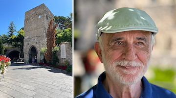 Ravello, il cipresso secco accanto alla Torre di Villa Rufolo: “Un presente morto vicino a un passato glorioso”