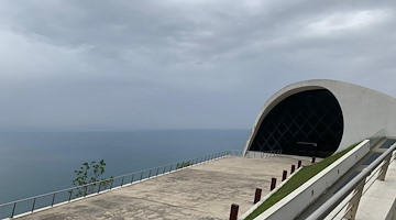 Ravello, le ceramiche di Manuel Cargaleiro in mostra all’Auditorium Oscar Niemeyer