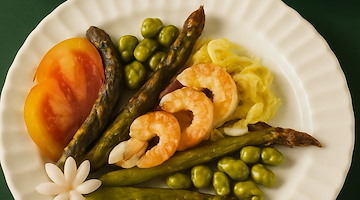 Ricette dal passato: l’insalata tiepida di fave, asparagi e mazzancolle di Giuseppe Vitaglione