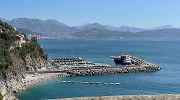 Ritrovato a Massa Lubrense un gommone rubato a Cetara