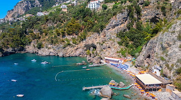 Roberto Pellecchia presenta la Nuova Guida delle spiagge della Costiera Amalfitana, dal 31 maggio in edicola 