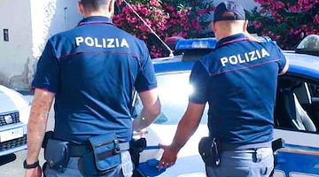 Salerno, arrestato parcheggiatore abusivo per tentata estorsione in Piazza Amendola