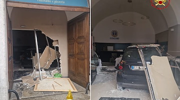 Salerno, auto sfonda il muro di un ristorante: attimi di terrore a Fuorni